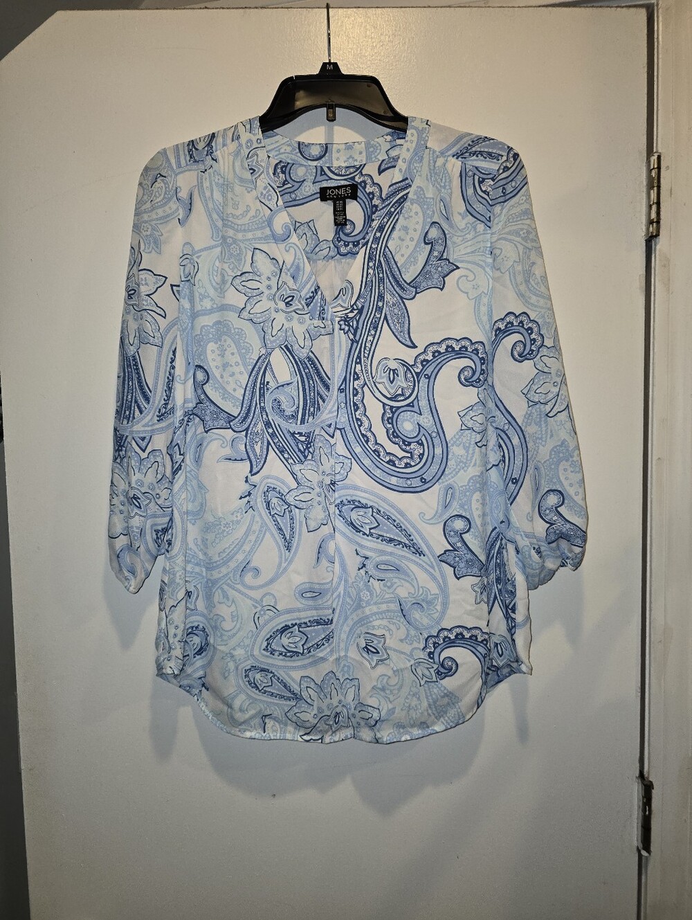 Jones New York White and Light Blue Paisley V-Neck Blouse